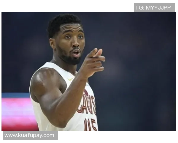 詹姆斯米切尔荣膺月最佳球员状元新秀表现出色获最佳新秀称号